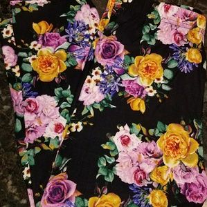 BNWT One Size Capris